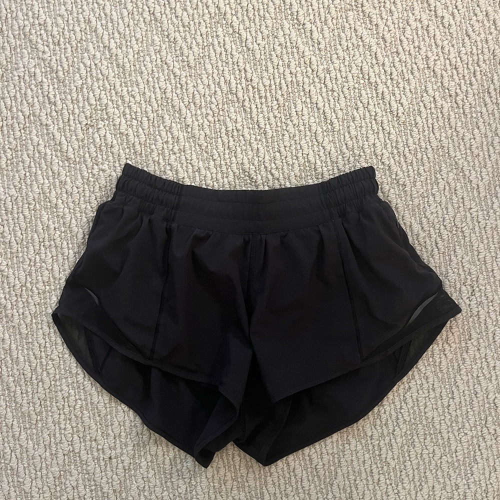 Lululemon hotty hot shorts 2.5 LR